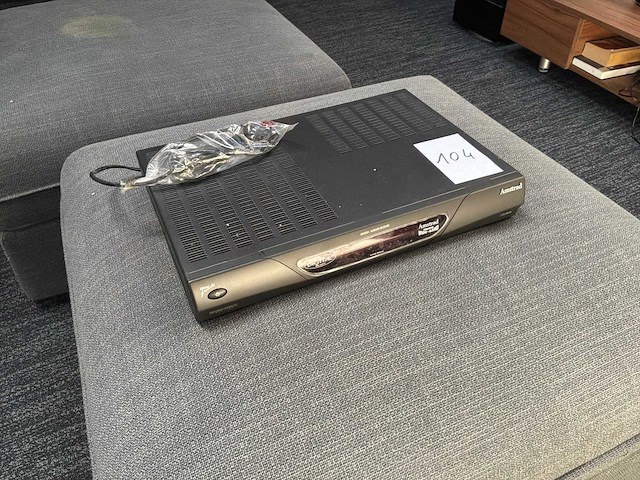 Amstrad srx2001 satelietontvanger - afbeelding 1 van  9