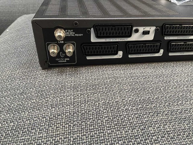 Amstrad srx2001 satelietontvanger - afbeelding 4 van  9