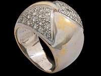 An 18ct white gold chimento ring set with diamonds, italian hallmarks, 11,8 g