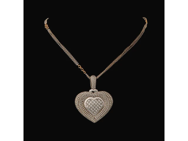 An 18ct white gold heart-shaped pendant and necklace, total weight: 43,1 g (+) - afbeelding 2 van  18