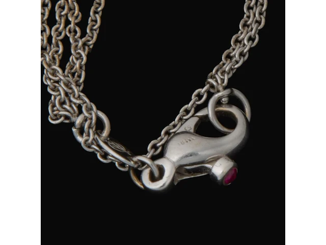 An 18ct white gold heart-shaped pendant and necklace, total weight: 43,1 g (+) - afbeelding 6 van  18