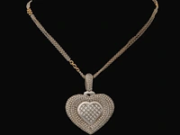 An 18ct white gold heart-shaped pendant and necklace, total weight: 43,1 g (+)