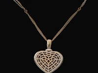 An 18ct white gold heart-shaped pendant and necklace, total weight: 43,1 g (+) - afbeelding 11 van  18