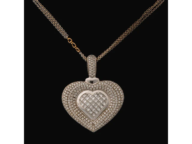 An 18ct white gold heart-shaped pendant and necklace, total weight: 43,1 g (+) - afbeelding 12 van  18
