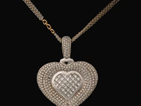 An 18ct white gold heart-shaped pendant and necklace, total weight: 43,1 g (+) - afbeelding 12 van  18