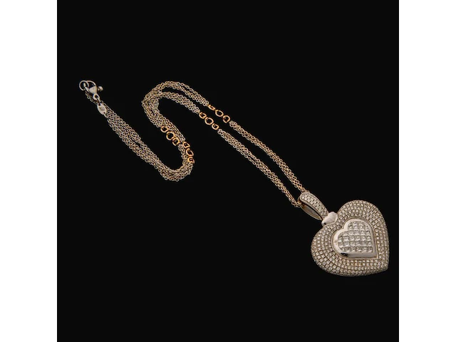 An 18ct white gold heart-shaped pendant and necklace, total weight: 43,1 g (+) - afbeelding 15 van  18