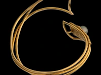 An 18ct yellow gold bracelet with pearl, designed by jewellers krista & grety vandevelde, grimbergen - brussels, weight: 40,5 g - afbeelding 4 van  5