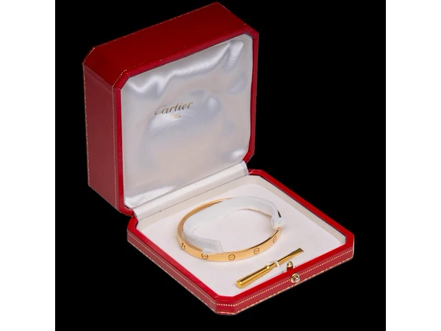 An 18ct yellow gold cartier love bracelet, 6,6 x 5,5, weight: 35,4 g - afbeelding 5 van  7