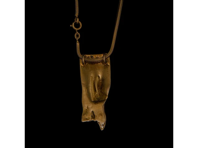 An 18ct yellow gold pendant with seed pearl, with matching necklace, designed by jewellers krista & grety vandevelde, grimbergen - brussels, total weight: 42,4 g - afbeelding 2 van  4