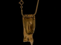 An 18ct yellow gold pendant with seed pearl, with matching necklace, designed by jewellers krista & grety vandevelde, grimbergen - brussels, total weight: 42,4 g - afbeelding 2 van  4