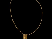 An 18ct yellow gold pendant with seed pearl, with matching necklace, designed by jewellers krista & grety vandevelde, grimbergen - brussels, total weight: 42,4 g - afbeelding 3 van  4