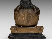 An 18thc polychrome wood memento mori skull with a snake and tree roots 16 cm. (6.29 in.) - afbeelding 4 van  6