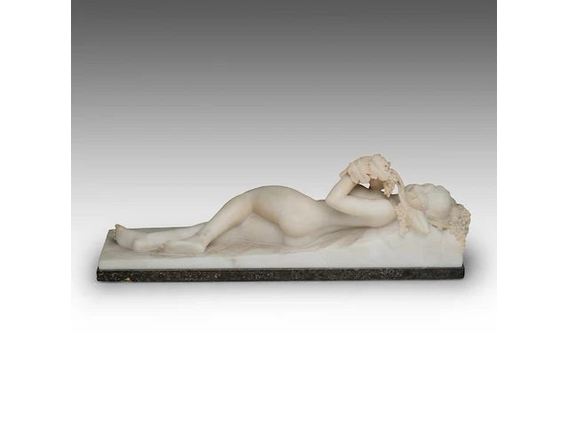 An alabaster reclining female nude among grape vines 17 x 49 cm. (6.69 x 19.28 in.) - afbeelding 6 van  8
