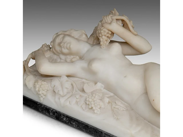 An alabaster reclining female nude among grape vines 17 x 49 cm. (6.69 x 19.28 in.) - afbeelding 8 van  8
