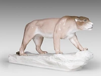An amphora porcelain figurine of a lioness by arthur strasser (1854-1927) 25 x 44 cm. (9.83 x 17.32 in.)