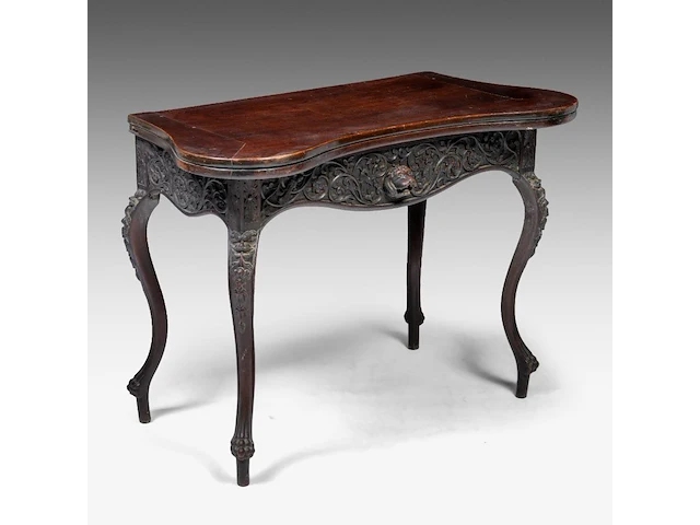An anglo-indian carved hardwood fold-over card table, 19thc, h 78 cm - w 108 cm - afbeelding 6 van  9
