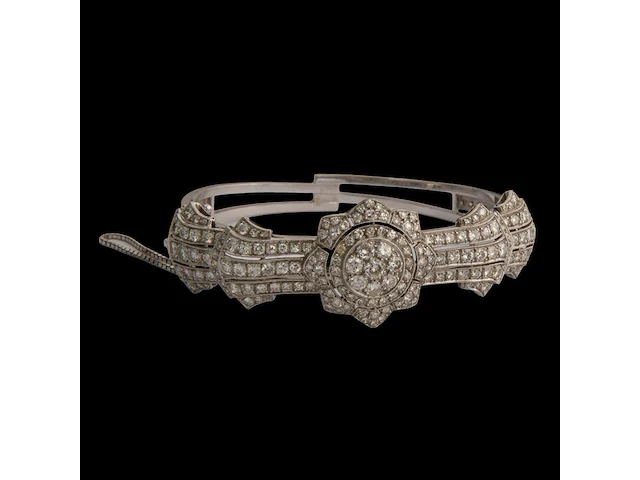 An art deco bracelet in 18ct white gold, floral set with diamonds, weight: 30,3 g - afbeelding 3 van  4