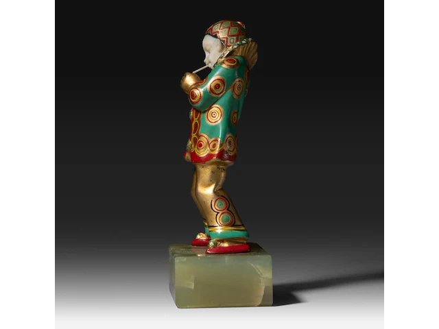 An art deco chryselephantine sculpture of a pierrot on an onyx base, interwar period, total h 12 cm - sculpture h 9,5 cm - total weight 390g (+) - afbeelding 2 van  13