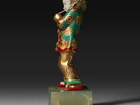 An art deco chryselephantine sculpture of a pierrot on an onyx base, interwar period, total h 12 cm - sculpture h 9,5 cm - total weight 390g (+) - afbeelding 2 van  13