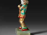 An art deco chryselephantine sculpture of a pierrot on an onyx base, interwar period, total h 12 cm - sculpture h 9,5 cm - total weight 390g (+) - afbeelding 7 van  13