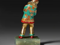 An art deco chryselephantine sculpture of a pierrot on an onyx base, interwar period, total h 12 cm - sculpture h 9,5 cm - total weight 390g (+) - afbeelding 8 van  13