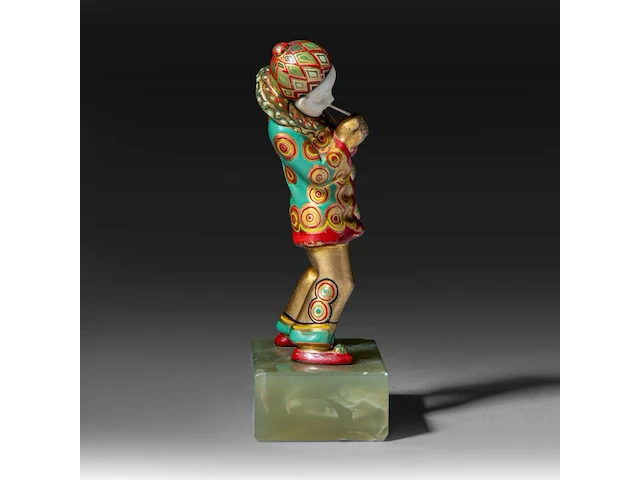 An art deco chryselephantine sculpture of a pierrot on an onyx base, interwar period, total h 12 cm - sculpture h 9,5 cm - total weight 390g (+) - afbeelding 9 van  13