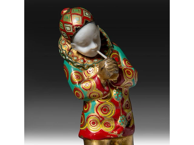 An art deco chryselephantine sculpture of a pierrot on an onyx base, interwar period, total h 12 cm - sculpture h 9,5 cm - total weight 390g (+) - afbeelding 11 van  13