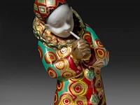 An art deco chryselephantine sculpture of a pierrot on an onyx base, interwar period, total h 12 cm - sculpture h 9,5 cm - total weight 390g (+) - afbeelding 11 van  13