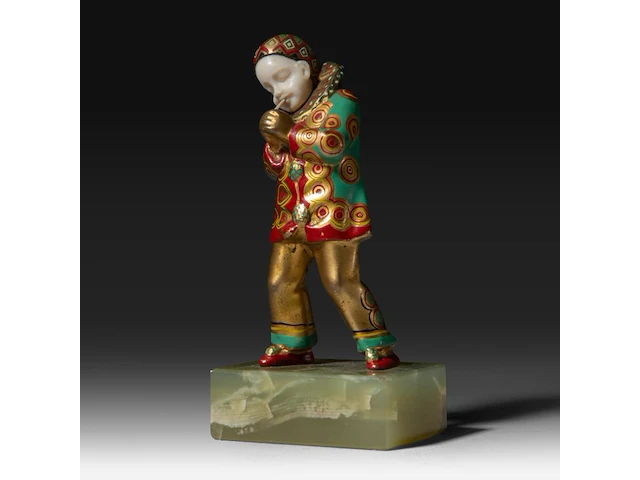 An art deco chryselephantine sculpture of a pierrot on an onyx base, interwar period, total h 12 cm - sculpture h 9,5 cm - total weight 390g (+) - afbeelding 13 van  13