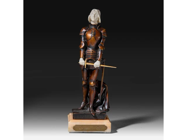 An art deco chryselephantine sculpture of jeanne d'arc by george ernest saulo (1865-1945), signed, interwar period, total h 32,5 cm - total weight ca 3500g (+) - afbeelding 1 van  9