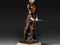 An art deco chryselephantine sculpture of jeanne d'arc by george ernest saulo (1865-1945), signed, interwar period, total h 32,5 cm - total weight ca 3500g (+) - afbeelding 6 van  9