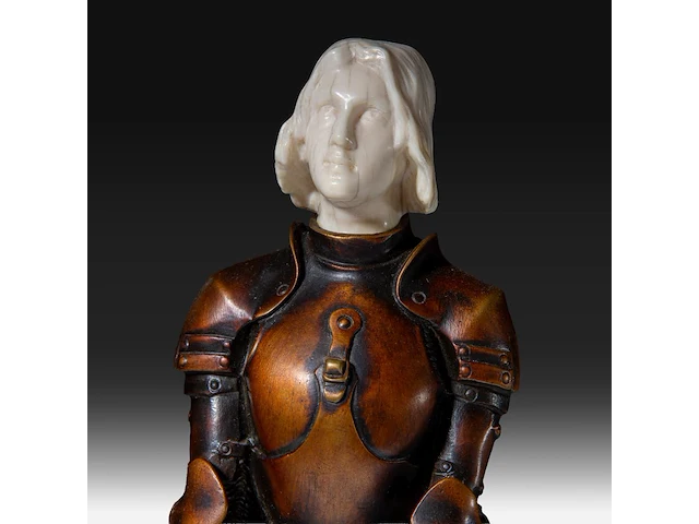 An art deco chryselephantine sculpture of jeanne d'arc by george ernest saulo (1865-1945), signed, interwar period, total h 32,5 cm - total weight ca 3500g (+) - afbeelding 8 van  9