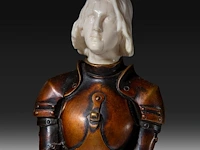 An art deco chryselephantine sculpture of jeanne d'arc by george ernest saulo (1865-1945), signed, interwar period, total h 32,5 cm - total weight ca 3500g (+) - afbeelding 8 van  9
