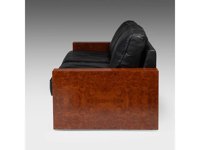 An art deco style burr wood and black leather settee 80 x 205 x 90 cm. (31 1/2 x 80.70 x 35.42 in.) - afbeelding 4 van  7