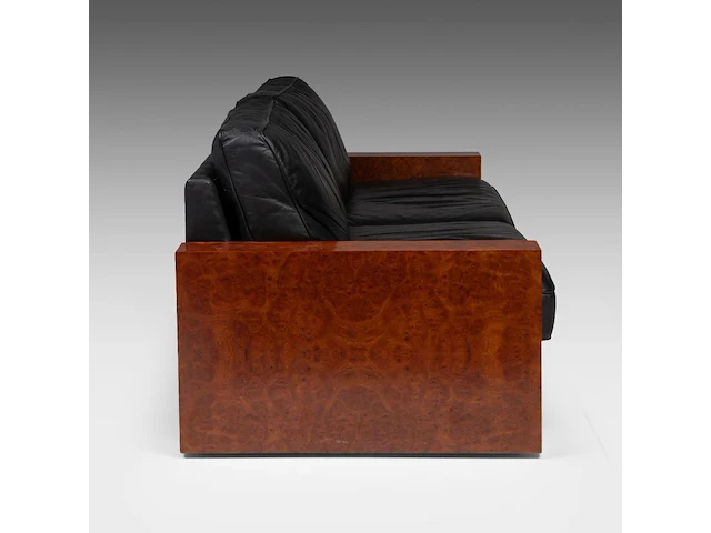 An art deco style burr wood and black leather settee 80 x 205 x 90 cm. (31 1/2 x 80.70 x 35.42 in.) - afbeelding 6 van  7