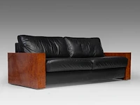 An art deco style burr wood and black leather settee 80 x 205 x 90 cm. (31 1/2 x 80.70 x 35.42 in.) - afbeelding 7 van  7