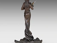 An art nouveau patinated bronze table lamp, shaped as a gipsy dancer by emmanuel villanis (1858-1914) 59 cm. (23.23 in.) - afbeelding 4 van  8