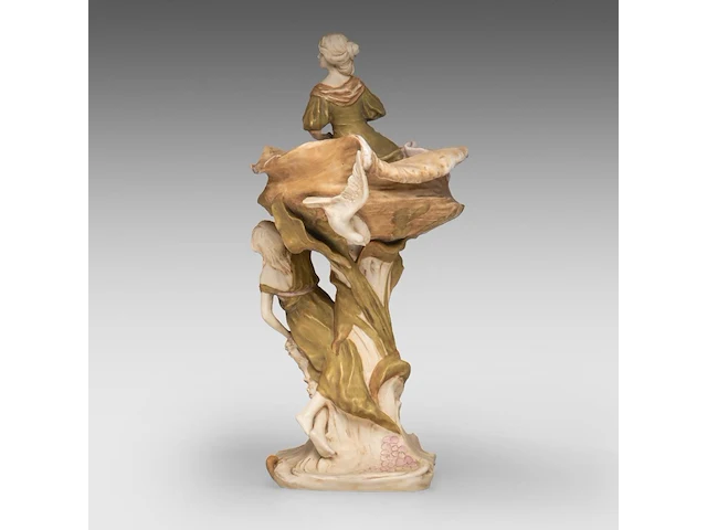 An art nouveau royal dux figural centrepiece 52 x 38 cm. (20.46 x 14.96 in.) - afbeelding 5 van  11