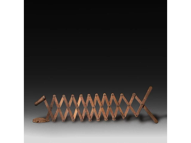 An articulated wooden erotic tool, with a lingam and yoni on the end, rajasthan, india, h 35,5 cm (when closed) - afbeelding 1 van  5