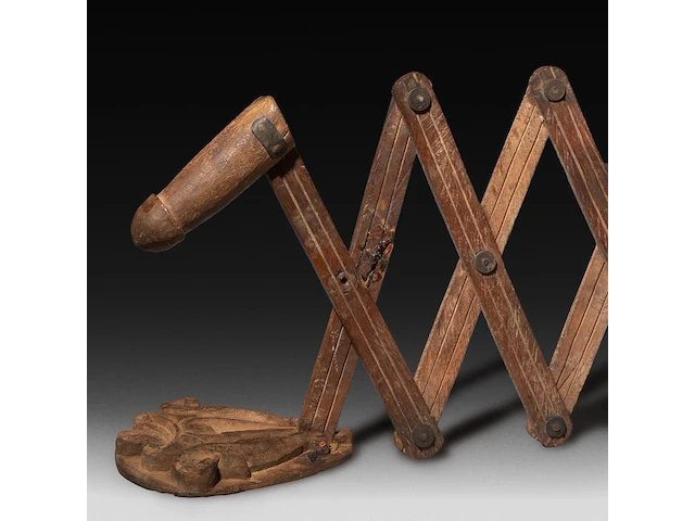 An articulated wooden erotic tool, with a lingam and yoni on the end, rajasthan, india, h 35,5 cm (when closed) - afbeelding 3 van  5