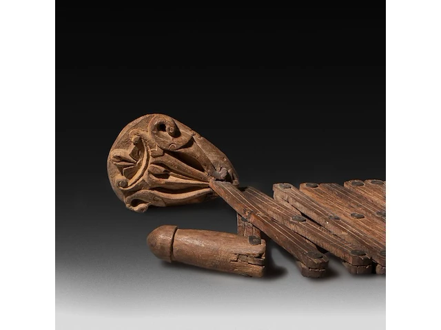 An articulated wooden erotic tool, with a lingam and yoni on the end, rajasthan, india, h 35,5 cm (when closed) - afbeelding 5 van  5