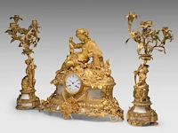 An assembled gilt bronze and marble three-piece mantle clock set, with an allegory of fishing on top, late 19thc the clock: 45 x 49 cm. (17.71 x 19.28 in.), frame: 54 cm. (21.26 in.) - afbeelding 2 van  9