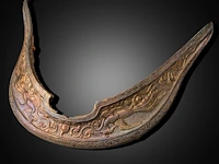 An assembled group of chinese repoussé gilt silver saddle ornaments, liao dynasty (907 - 1125) - afbeelding 15 van  28