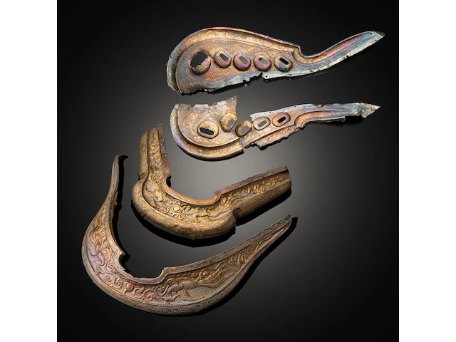 An assembled group of chinese repoussé gilt silver saddle ornaments, liao dynasty (907 - 1125) - afbeelding 26 van  28