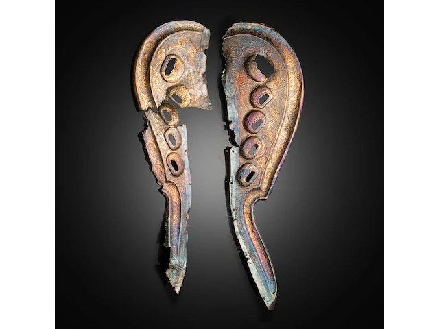 An assembled group of chinese repoussé gilt silver saddle ornaments, liao dynasty (907 - 1125) - afbeelding 28 van  28