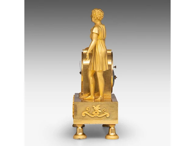 An empire gilt bronze mantle clock with a beekeeper on top, ca. 1830 29.5 x 23 cm. (11.60 x 9.06 in.) - afbeelding 3 van  9
