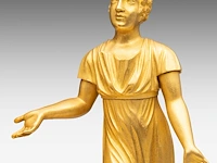 An empire gilt bronze mantle clock with a beekeeper on top, ca. 1830 29.5 x 23 cm. (11.60 x 9.06 in.) - afbeelding 7 van  9