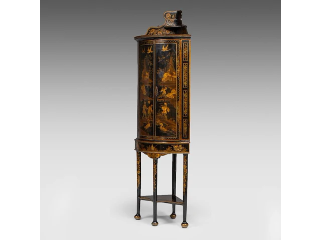 An english georgian black and gilt japanned corner cabinet, 18thc, h 190 - w 60 cm - afbeelding 4 van  10
