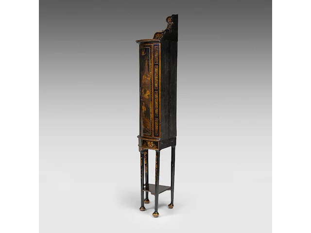 An english georgian black and gilt japanned corner cabinet, 18thc, h 190 - w 60 cm - afbeelding 5 van  10