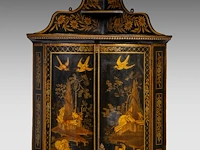 An english georgian black and gilt japanned corner cabinet, 18thc, h 190 - w 60 cm - afbeelding 9 van  10